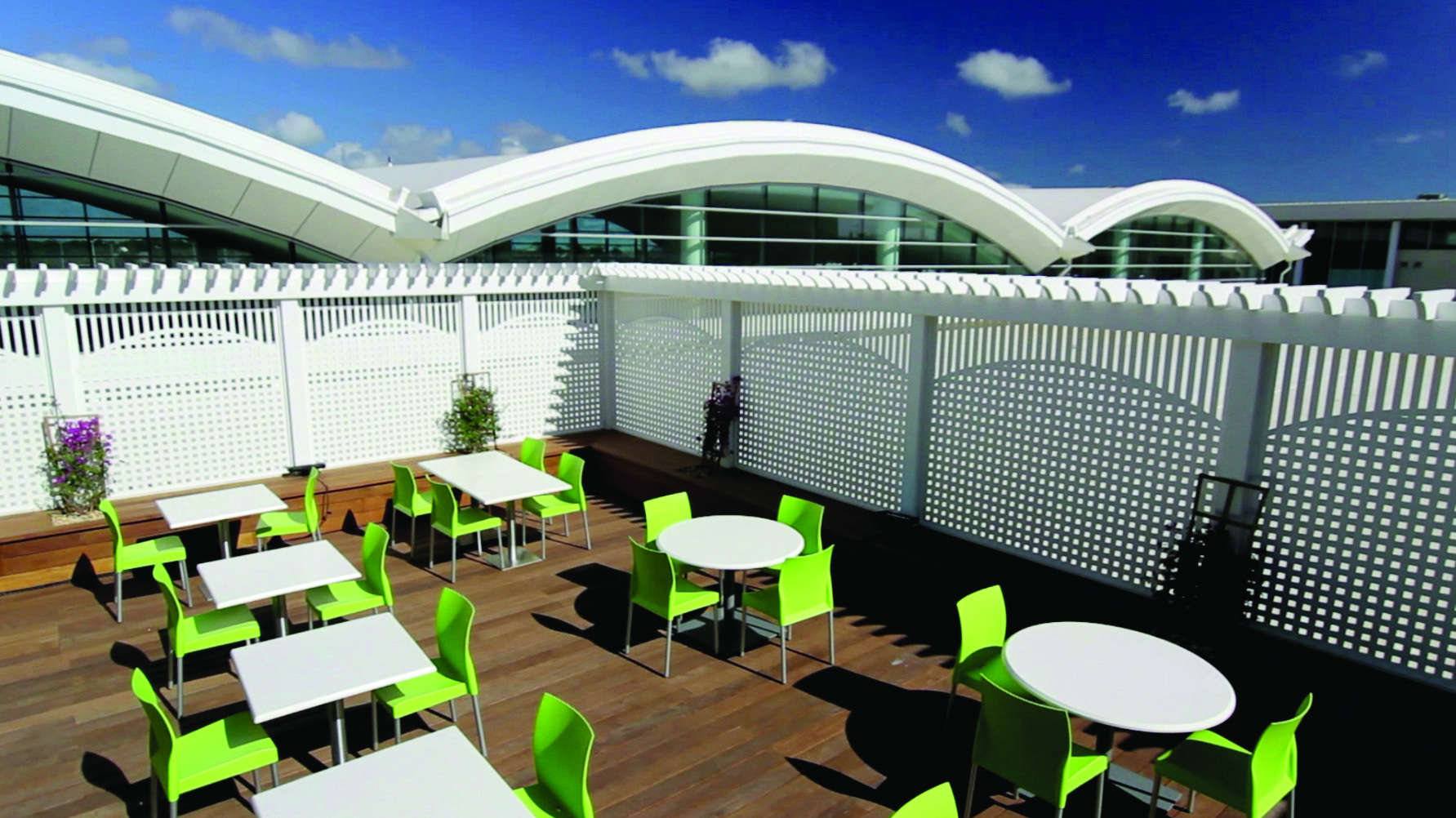 Intl./Domestic Departures Outdoor Patio